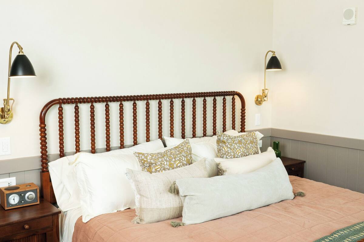 Ropa de cama de alta calidad y tabla de planchar con plancha 