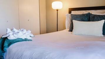 4 bedrooms, iron/ironing board, free WiFi, bed sheets