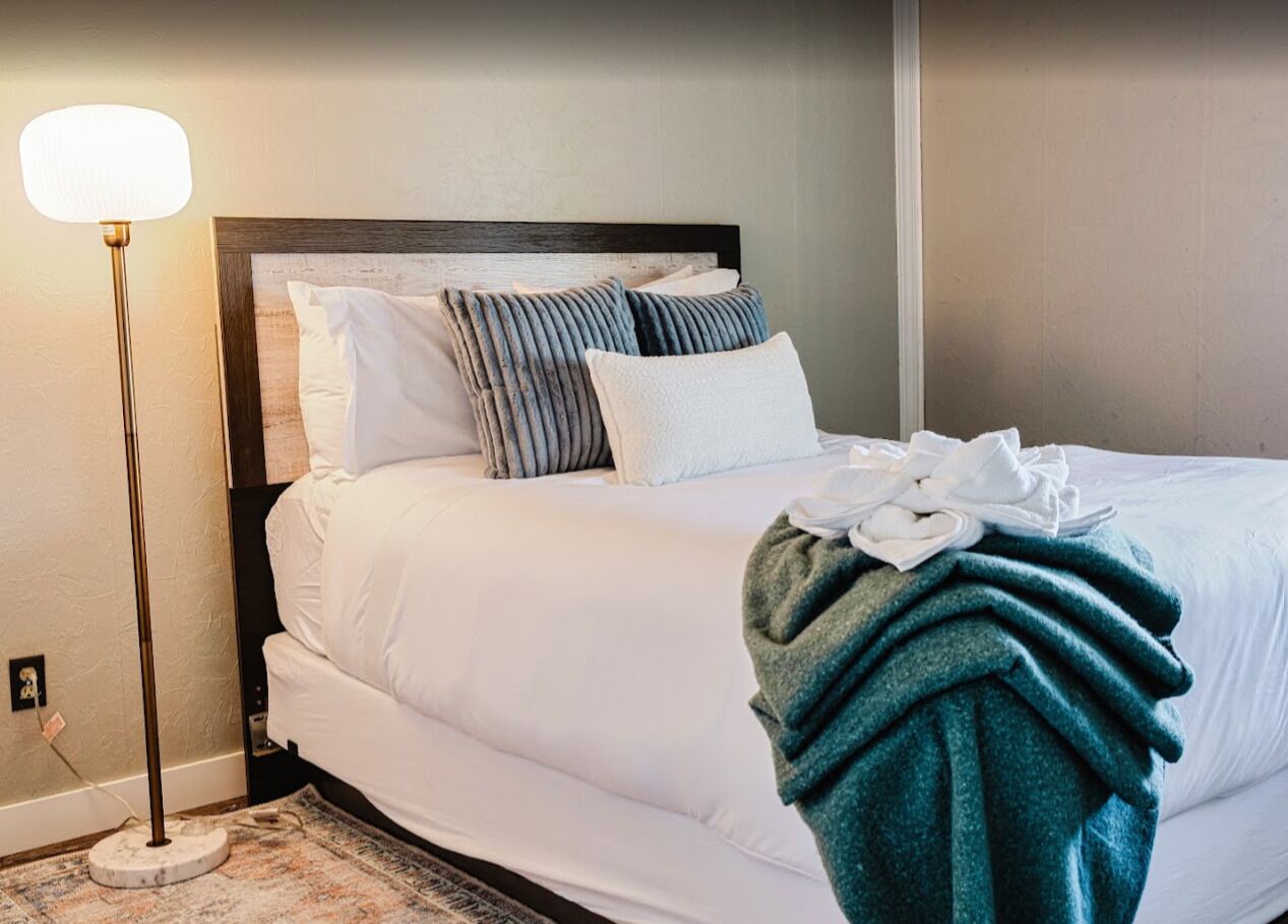 4 bedrooms, iron/ironing board, WiFi (free), bed sheets