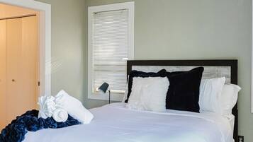 4 slaapkamers, een strijkplank/strijkijzer, gratis wifi, beddengoed