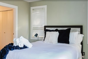 4 bedrooms, iron/ironing board, WiFi (free), bed sheets