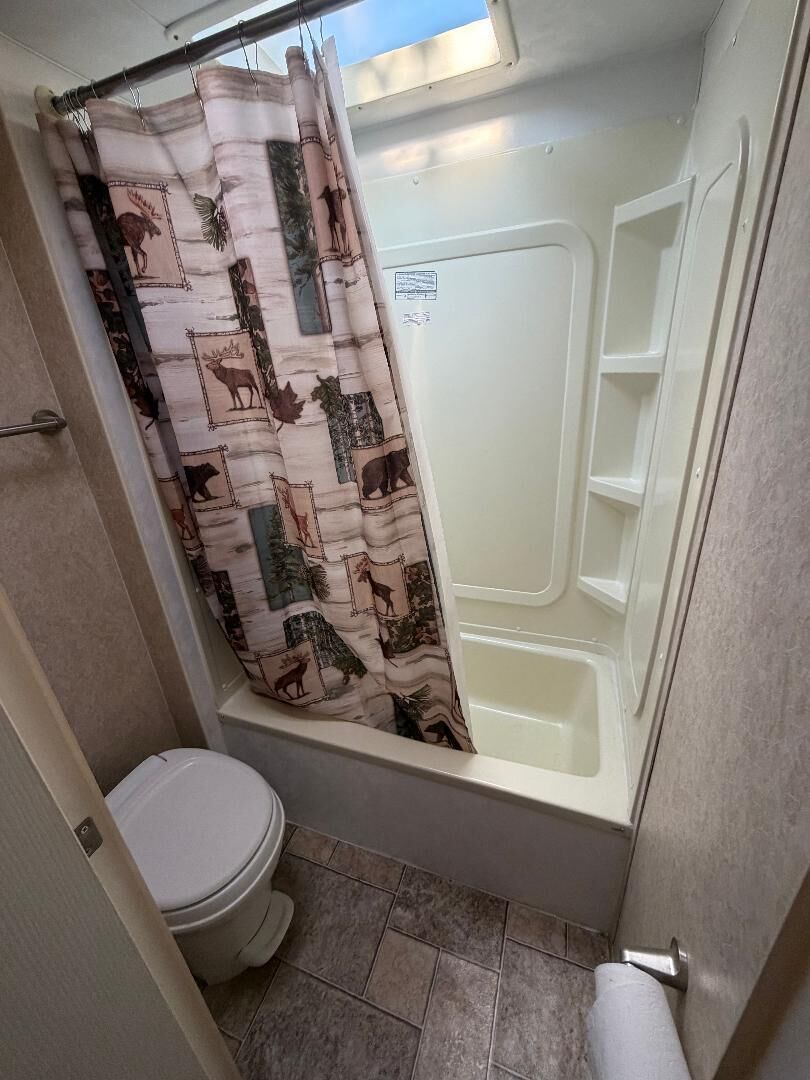 Handtücher, Seife, Shampoo, Toilettenpapier