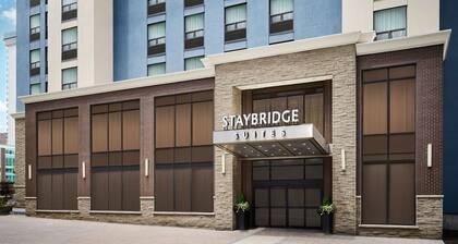 Accessible Suite w/ Roll-In Shwr | Free Breakfast