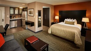1 bedroom, WiFi - Queen Studio w/ Full Kitchen | Daily Breakfast (Hamilton)