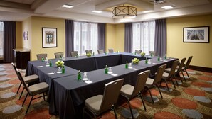 Meeting facility - Queen Studio w/ Full Kitchen | Daily Breakfast (Hamilton)