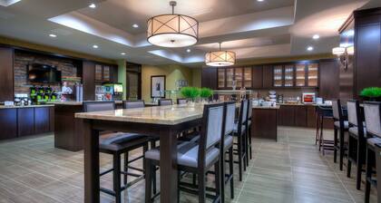 King Studio w/ Full Kitchen | Free Breakfast