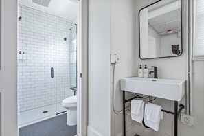 Bathroom - Sabel #302 | Downtown Asheville king suite with Wi-Fi, parking, and mini kitchen. (Asheville)