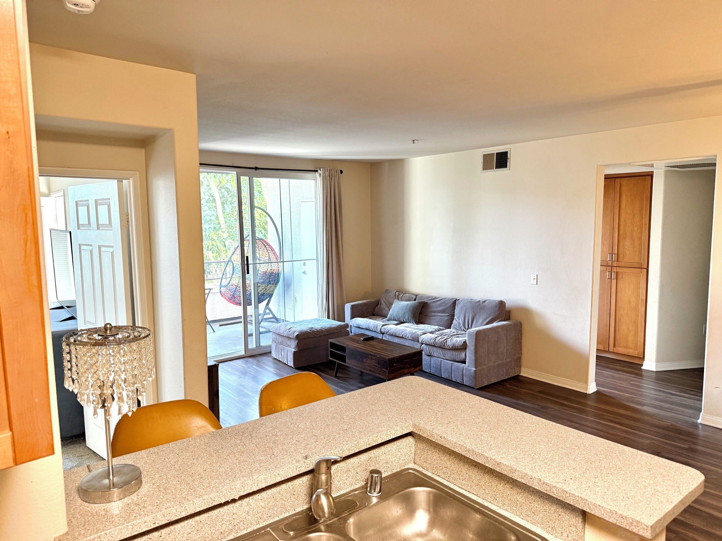 Bright 2-bedroom Apartment With A Large Pool By The Beach In Marina Del Rey - Manhattan Beach, CA
