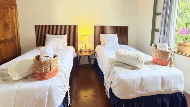 4 slaapkamers, een strijkplank/strijkijzer, wifi, beddengoed