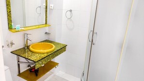 Quarto casal luxo, sacada, vista para a cidade | Banheiro