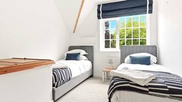4 bedrooms, travel cot, WiFi, bed sheets