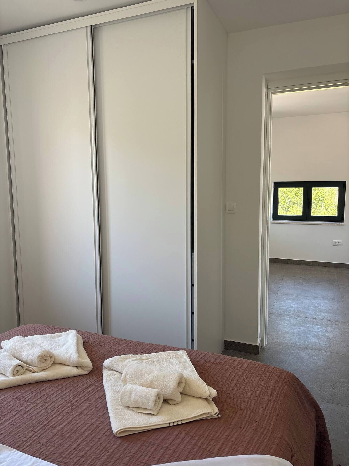 4 bedrooms, WiFi, bed sheets