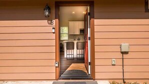 A wooden exterior with a door leading to a kitchen area. - Ponerosa Nest-Quails Nest 1hr Drive to Yosemite (Mariposa County)