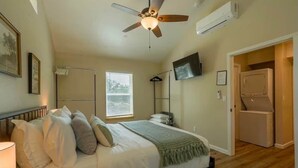 A bedroom with a bed, ceiling fan, TV, and a walk-in closet. - Ponderosa Nest-BlueJay Nest 1hr drive to Yosemite (Mariposa County)