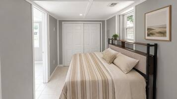 WiFi (free), bed sheets