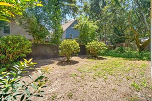 Property grounds - Hidden Haven | 5 mins to Folly, Luxury New Build (Charleston)