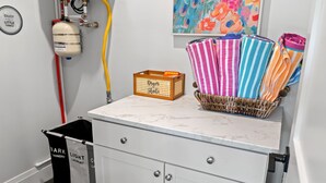Interior - Hidden Haven | 5 mins to Folly, Luxury New Build (Charleston)