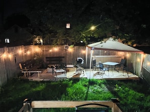 Outdoor dining - 2Bdr Apt w Private Backyard and BBQ | 15 Min to Falls (Thorold)