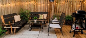 2Bdr Apt w Private Backyard and BBQ | 15 Min to Falls