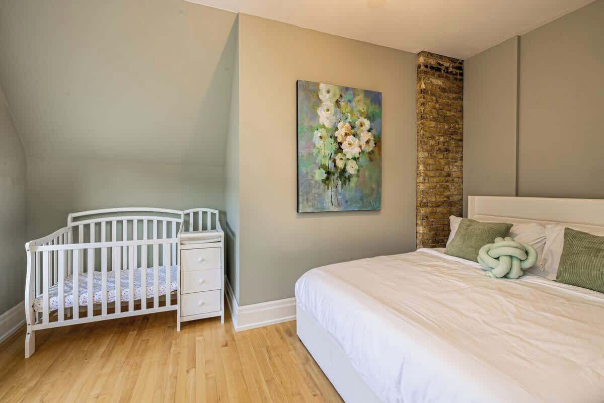 Iron/ironing board, travel crib, WiFi, bed sheets