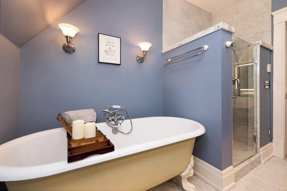 Shower, hair dryer, shampoo