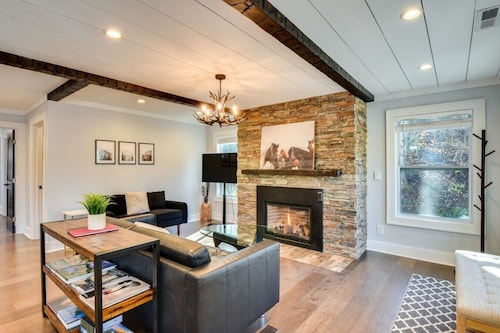 Luxe Highlands Hot Tub Retreat w Fire Pit!