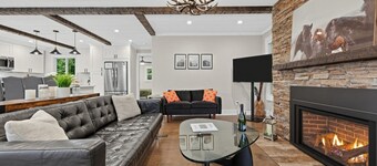 Luxe Highlands Hot Tub Retreat w Fire Pit!