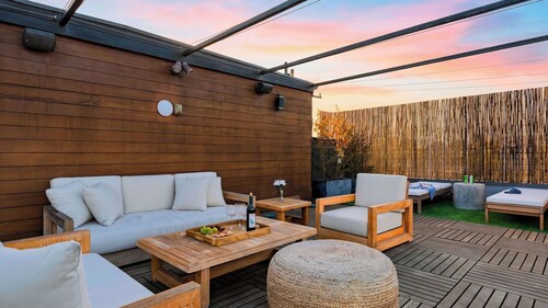 Canal Crown by Avantstay Rooftop Lounge + Grill Venice Canals + Abbot Kinney