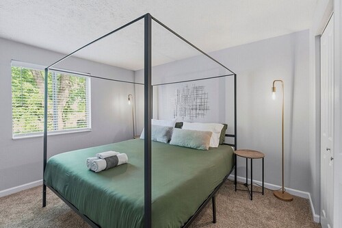 King Canopy Bed I Sofa Bed I Next to Restaurants