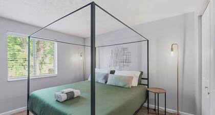 King Canopy Bed I Sofa Bed I Next to Restaurants