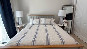 WiFi (free), bed sheets