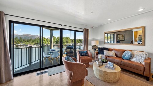 Dock & Pine by Avantstay Private Boat Dock + BBQ Balcony + Pools + Tennis Tahoe Keys Waterfront