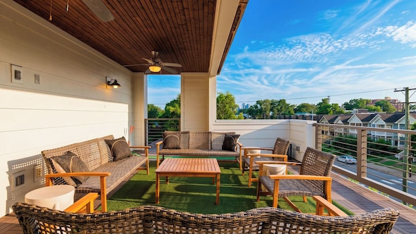 The Mod Buchanan By Avantstay Hot Tub + Rooftop Putting Mat + Game Room - Nashville, TN