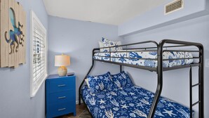 3 bedrooms, WiFi, bed sheets - Beach views, steps to the sand, & pet friendly! (Galveston)