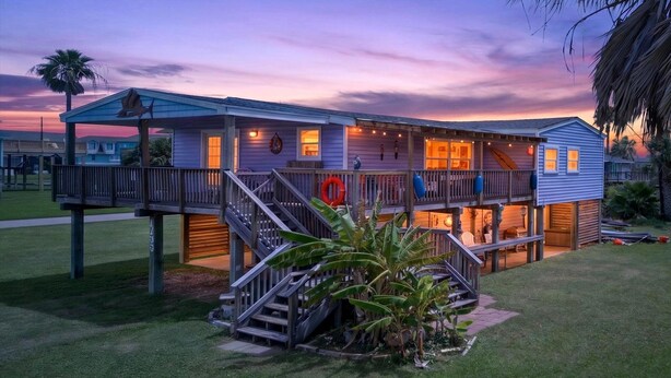 Exterior - Beach views, steps to the sand, & pet friendly! (Galveston)