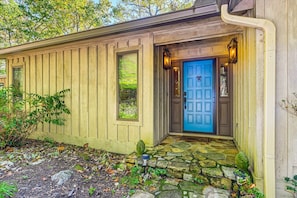 A house with a blue door, stone steps, and a small garden. - Mtn-View Cashiers Cottage w Screened Deck! (Glenville)