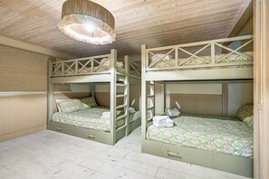 A bunk bed room with a wooden ceiling and a hanging light fixture. - Mtn-View Cashiers Cottage w Screened Deck! (Glenville)