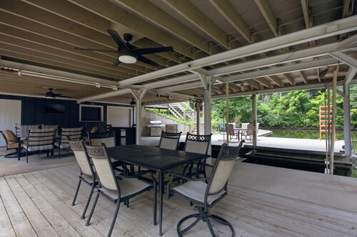 Luxury Modern Farmhouse on Quiet Emerald Cove with GIANT Boat Dock!