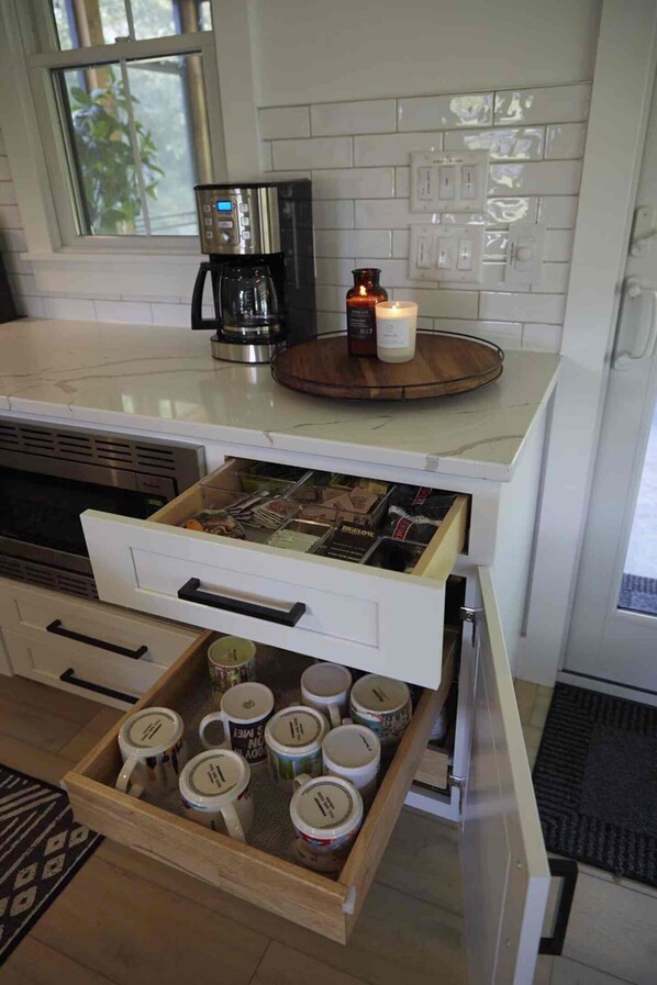 Coffee/tea maker, fridge, microwave, oven
