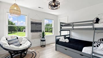 4 bedrooms, iron/ironing board, WiFi (free), bed sheets