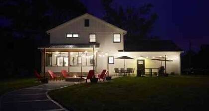 Luxury Modern Farmhouse on Quiet Emerald Cove with GIANT Boat Dock!