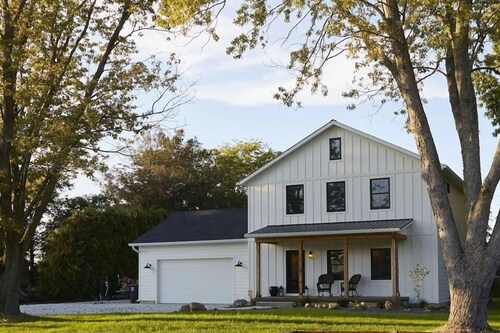 Luxury Modern Farmhouse on Quiet Emerald Cove with GIANT Boat Dock!