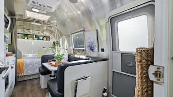 1 bedroom, WiFi (free), bed sheets
