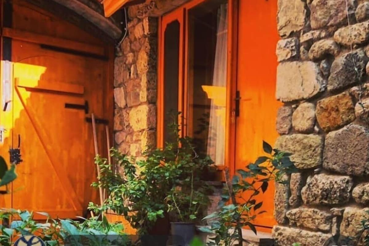 Habitación doble Deluxe, vista a la montaña | Escritorio y espacio para trabajar con laptop 