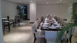 Breakfast, lunch, dinner and brunch served  - Hotel Kristoff (Maracaibo)
