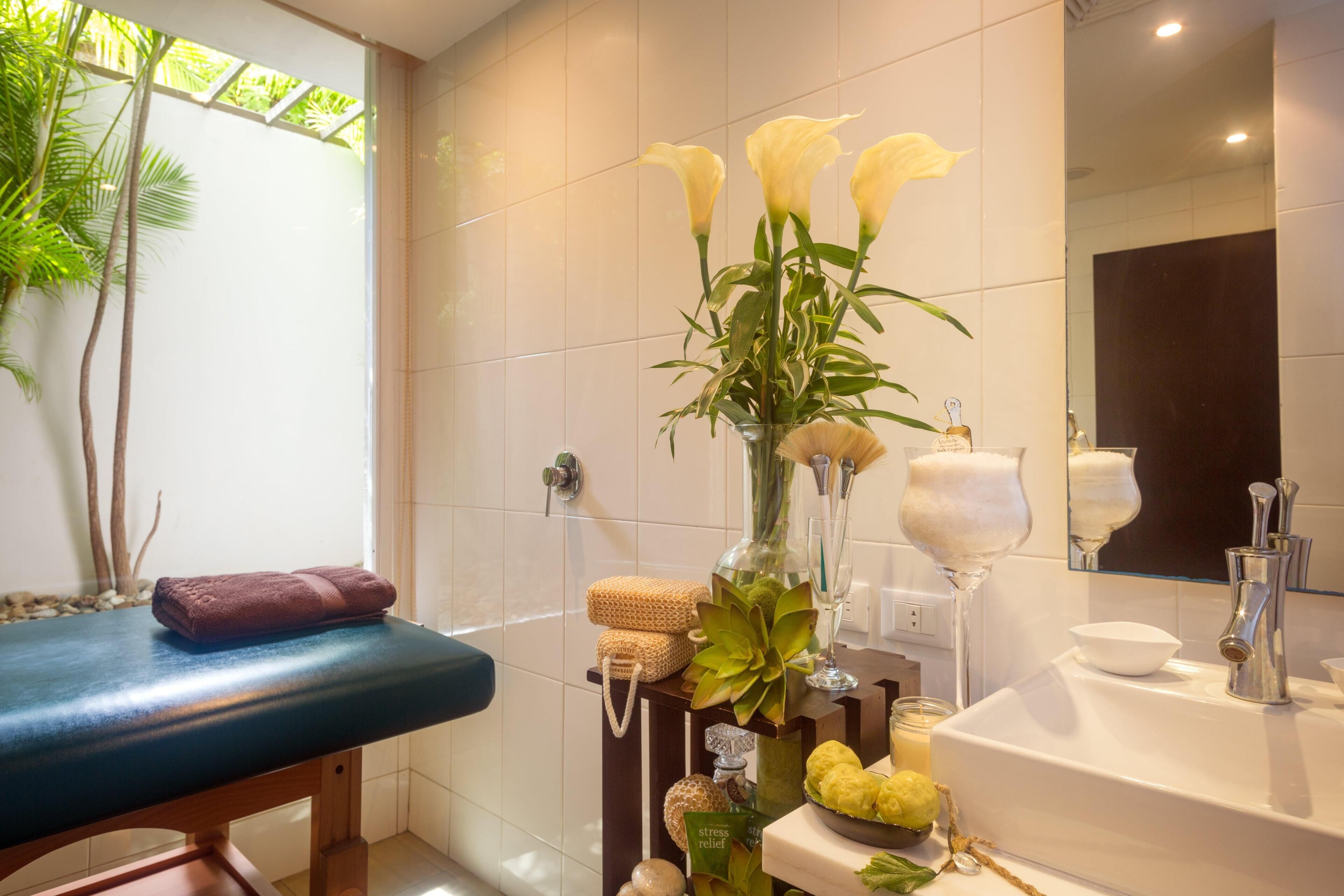 Sauna, aromaterapia, tratamientos faciales y manicures y pedicures 