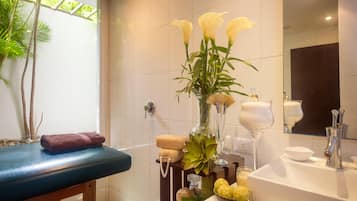Sauna, aromaterapia, tratamientos faciales y manicures y pedicures