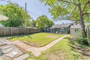 Exterior - Charming 3BR/2BA: 2 Mi to Ft. Worth Stockyards (Fort Worth)