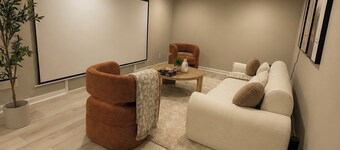 ATL Airport-Theater-Modern Home