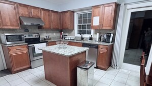 Unclassified image, 2 of 56, button - Spacious Colonial Home @ Windsor Manor Rockville (Rockville)